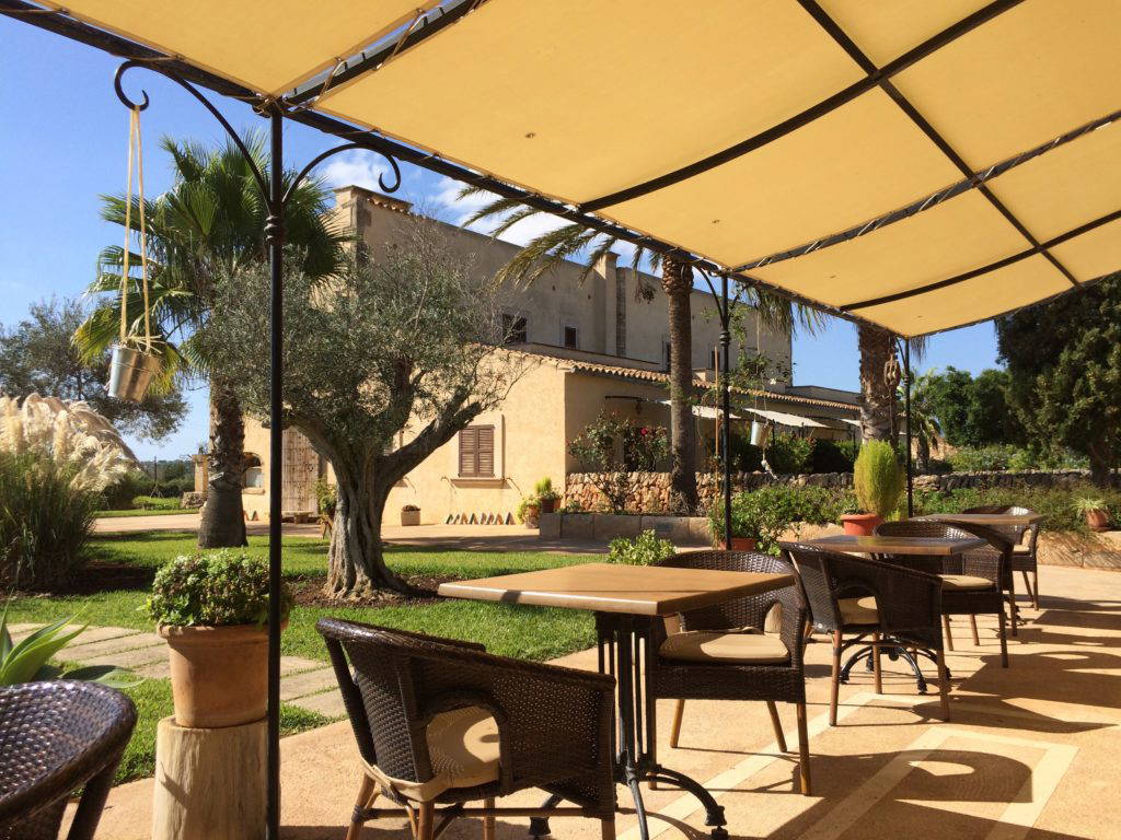 5 simple steps for cleaning an Awning