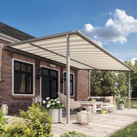 The Advantages of a Pergola with a Retractable Canopy for Outdoor Living