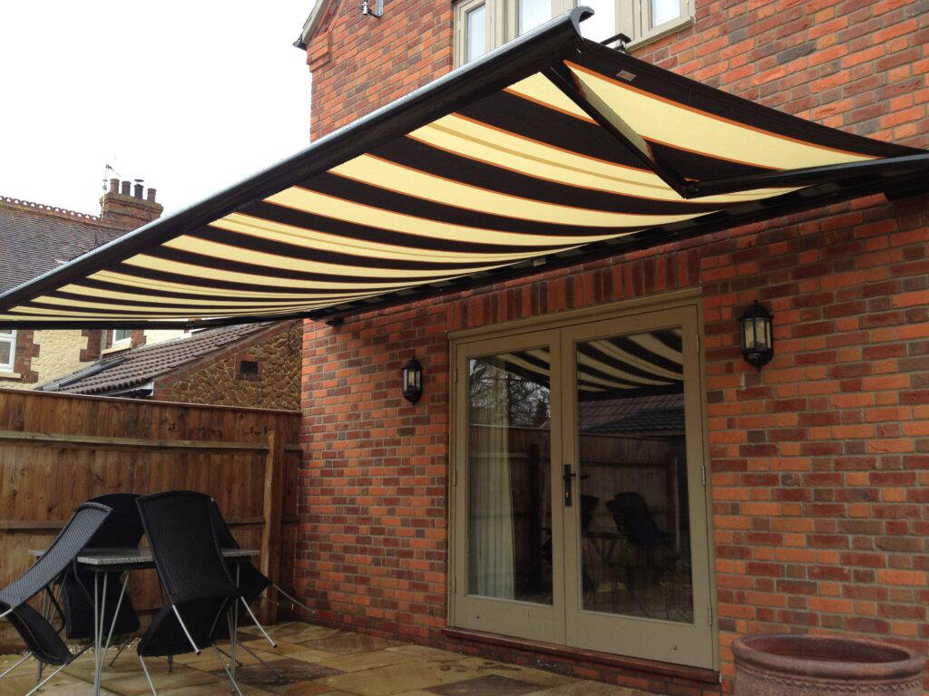 Sun Canopies Vs. Umbrellas